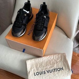 Louis Vuitton Black Run Away Sneakers Size 38